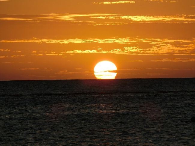 ハワイの休日 長いようで短かった２３日間 ワイキキ周辺で見た 水平線 雲に沈む１月の夕日 18 オアフ島 ハワイ の旅行記 ブログ By Hy 2217さん フォートラベル