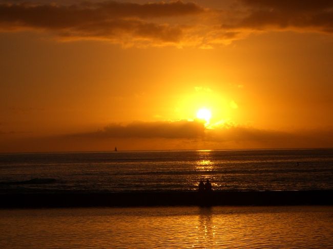 ハワイの休日 長いようで短かった23日間 ワイキキ周辺で見た 水平線 雲に沈む1月の夕日 18 オアフ島 ハワイ の旅行記 ブログ By Hy 2217さん フォートラベル ハワイの休日 長いようで短かった23日間 ワイキキ周辺で見た 水平線 雲に沈む1月の夕日 18 オアフ島 ハワイ の旅行記 ブログ By Hy 2217さん フォートラベル