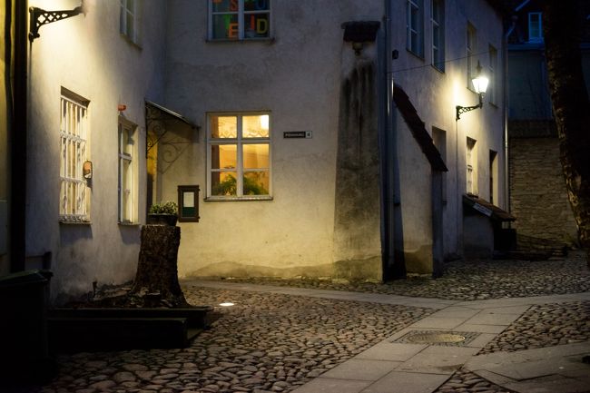 裏道は人の気配がありません
