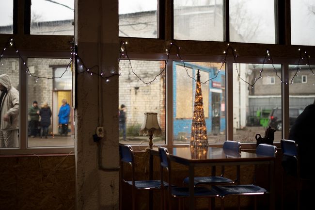 Peatusも閉まってましたので<br />定食屋さんで思案します