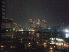 この日は宿を変えて、浜松町から徒歩7～8分の「ベイサイドホテルアジュール竹芝」に泊まります。