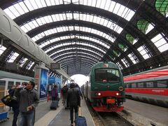 ミラノ中央駅からFS線でベルガモ駅に向かいます。
ミラノから一時間掛からないくらいの距離で、Rで&#8364;5.50。