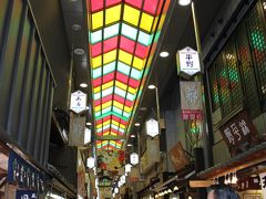 荷物を置いて、錦市場にやってきました

すごい人です。

京都と言えば、お漬物ということで、購入