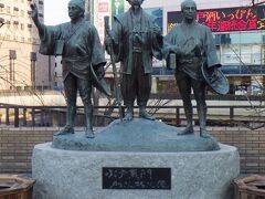 JR水戸駅のペデストリアンデッキにある水戸黄門と喜多さん・弥次さん像