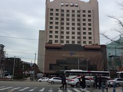 釜山到着！そんなに寒くない。沙上駅までは空港モノレール。
アウトレットモールで時間をつぶし、チェックイン時間になったのでホテルパラゴンへ。2回目の宿泊です。空港から近いのがいいよね。
明日の朝一番の便で帰国なので空港近くのホテルにしました。