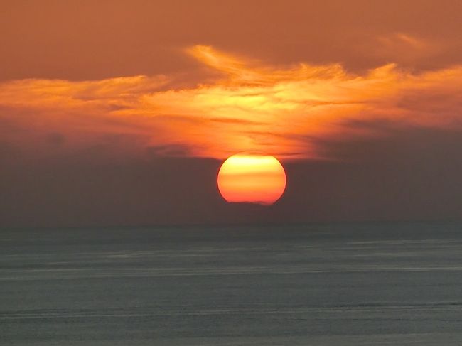 ハワイの休日 長いようで短かった２３日間 ワイキキ周辺で見た 水平線 雲に沈む１月の夕日 18 オアフ島 ハワイ の旅行記 ブログ By Hy 2217さん フォートラベル