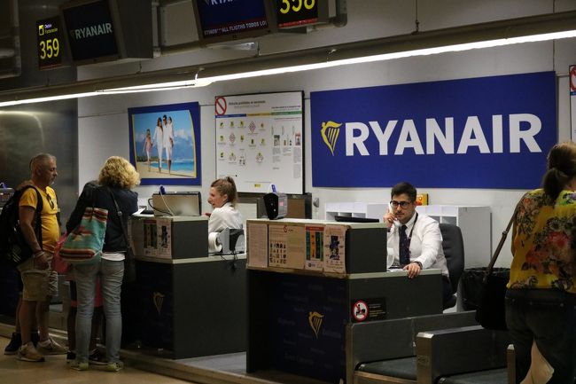 ここからライアンエアでポルトガルのポルトへ向かいます。<br />めっちゃ懐かしいです、ライアン♪