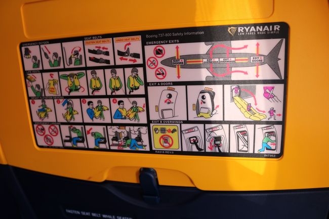 とことん経費削減。<br />安全のことは紙ではなく、もうイスに付けちゃう。<br />無くならないようにな。