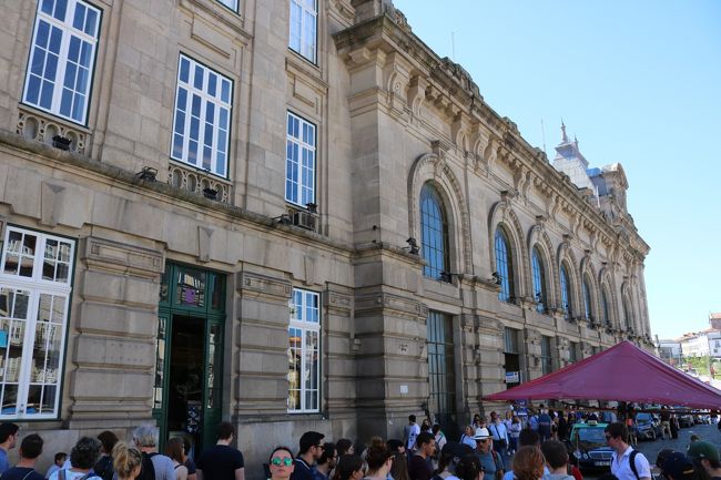 市庁舎から歩いて5～6分でサンベント駅に到着。<br />たくさんの人で溢れてます(; ﾟ ﾛﾟ)<br />これはほとんどが乗客ではなくて、