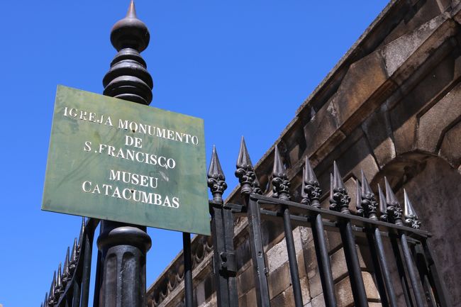 きっと大航海時代から変わらない雰囲気なんだろうな。<br /><br />で、たどり着いたのはサンフランシスコ教会。<br />ドウロ川沿いにありました。