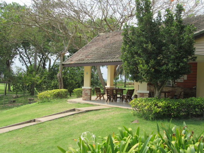 【Rayong Green Valley Country Club】<br />GF1150+CA400+TR300+TIP<br />コース売店<br />暑くなってきた、水購入。<br />２本で足りなくて、３本必要となった。