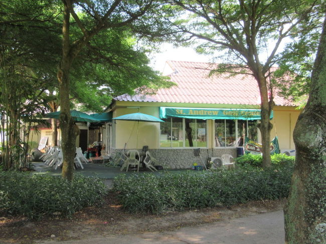 Rayong Green Valley Country Club<br />シャワー浴びてのゲーム後は、ここで一休み。<br />本日は２５名のトーナメントスコアー集計もここで行った。<br />ソフトドリンク＠30バーツで、コース売店としては、良心的。<br /><br />どうも、ドライバー飛距離が伸びない。<br />次回に、何かいい方法を見つけよう。<br />