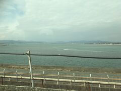しばらく走ると右側に浜名湖が見えてきました。富士五湖とは比較にならない大きさ！