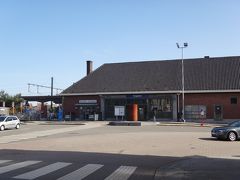トングレン駅に到着です。日曜日はここは無人なので、自販機でしか切符が買えません。オランダのロッテルダムまで行きますが、自販機で国際列車の買い方が分かりません。とりあえず、途中のアントワープまでの切符を買いました。