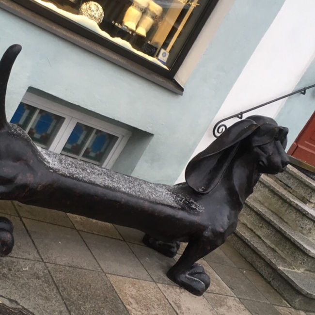 ダックスフントのベンチ。