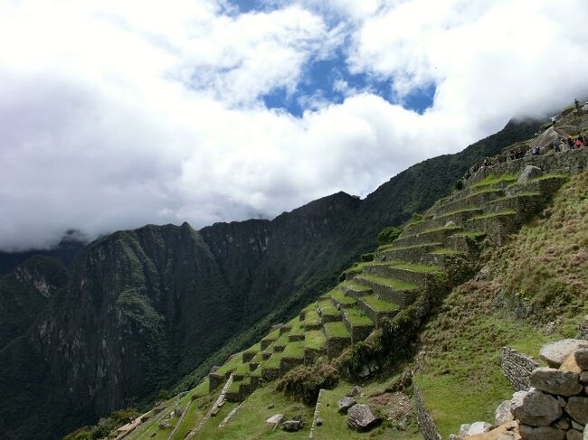 段々畑を横から臨みます。