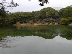 高松では栗林公園しか寄りません。
時間的余裕もないので。
1点集中で寄りましたが、大正解！
あるわあるわの美景！
いろいろな庭園を見て回りましたが、はっきりいって一番ぐらいの美しい庭ですよ！
香川県、もっと宣伝するべきだよ！