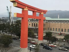 関連展示が行われていた４階からの眺め。

大鳥居と同じ目線で見れるなんて新鮮です♪

先に着いたひとぴちゃんさまがチケットを購入してくださっていたのでスムーズに鑑賞出来て（人は多かったけど…汗）、ずっと見たかったゴッホ展を満喫しました(*´∇｀*)