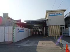 小島新田駅
産業道路駅は地下駅となるのですがこの駅は再び地上駅となります。
小島新田駅は今では盲腸線になっていますが歴史的に幾度となく場所が変わり、かつては塩浜駅まで伸びていたのです。
これから廃線となった区間が３カ所あるのでその廃線跡を辿ります。

