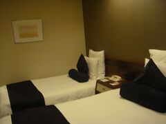 宿泊予定では 広島プリンスホテルでしたが 直前にダブルブッキング ということで
全員 ANAグランドホテルに変更になりました
こんなこともあるんだね