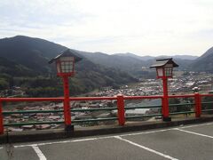 そして 次の観光場所
太鼓谷稲成神社
津和野の街並みを望めます
下から鳥居を登ってくるのも良いらしいのです
