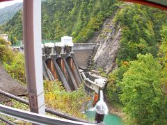 【...欅平から宇奈月温泉へ戻る...】

ここは、「黒部川第二発電所」.....