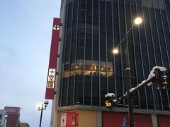 もうすぐ閉店してしまう十字屋（旅行記書いてる時点ではもう閉店しています）。
折角なんで何か買い物をと思い購入したのはなぜかLOTO７。当然のように外れました。

ここでiPhoneの電池が切れてしまい、以降の写真無し。
でこの後は何をしたかというと、駅の平田牧場で弁当買って、ホテルの部屋に引きこもって夕食食べてマンガ読んで（タッチ全26巻読破）過ごしたとさ。

山形まで来て何してるんだ俺。それもこれもホテルの部屋に漫画があるのが悪いんです（責任転嫁）。
そんな感じで山形1日目終了。明日はちゃんとやります。