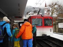 リギ山頂行の登山電車