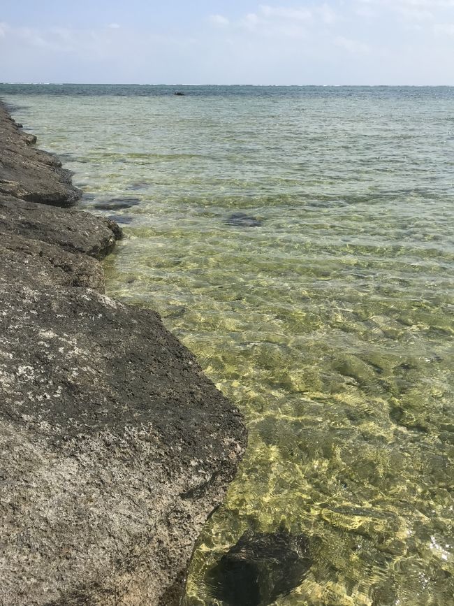 ここを歩いて沖の方まで行く途中、全然誰もおらんと思っててんけど<br />見えないところで日光浴してるおっちゃんがいてびっくりした。<br /><br />パンイチで太陽浴びてた。<br /><br />本当に油断してたから、めっちゃびっくりした。