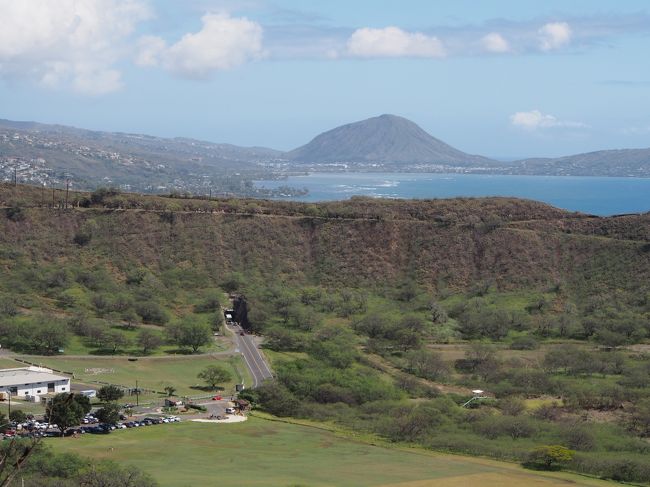 先ほど歩いて通ったトンネルも見えます
