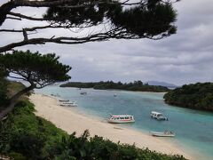 石垣島といえば、ここ。川平湾へ
旅行記でよく見るこの景色。

