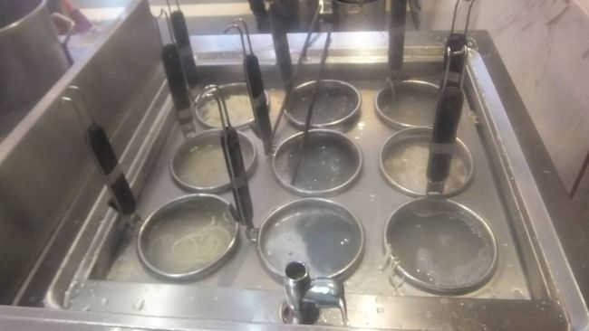 食事処 が    たくさん