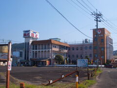 お昼は鶴丸会館の島津亭でいただくことにした
前から興味津々の出水のご当地グルメが目的なり