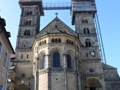 高台に建つ大聖堂まで歩いてみました。