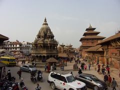 旅行日２日目(２月２７日)、続きです。

ネパールの古都であるパタンを散策した後に…、