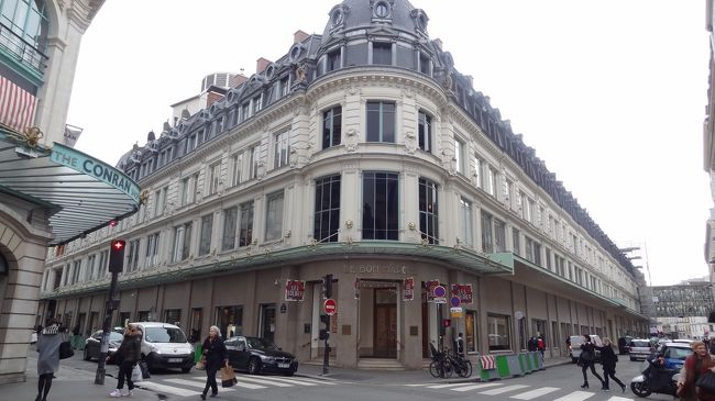 アパートへ戻る前にボンマルシェへ寄ります。<br />世界最古の百貨店といわれています。<br />ちなみに「ボンマルシェ」とはフランス語で「安い」という意味で<br />もともとはアウトレットのような庶民のスーパーだったそうです。<br /><br />フランス語を勉強し始めてから<br />「なんでこの高級スーパーがボンマルシェって名前なんだろう」と<br />疑問に思っていたけれど、そんな背景があったとは！<br />