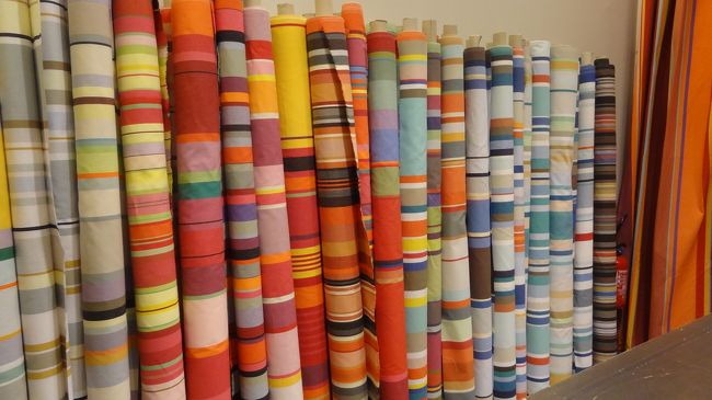 今回の旅で訪れたかったお店のひとつ★<br />"les toiles du soleil"<br /><br />日本ではバッグや雑貨がお馴染みですが、<br />本場スランスでは生地が販売されています。