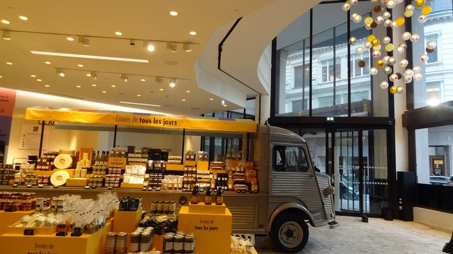 ここは特設コーナー？<br /><br />どこもかしこもいちいち可愛いｶﾜ(・∀・)ｲｲ?<br />見るだけでもテンション上がります。