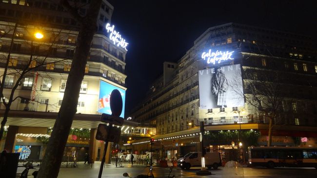 ギャラリーラファイエット本館とメンズ館の間のRue de Mogadorにお目当てのパン屋さんはあります。