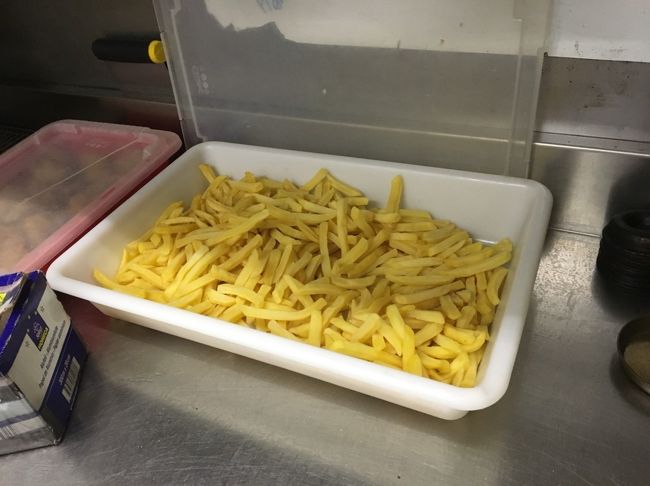 もうすぐランチの時間。<br />これはサンドイッチのサイドメニューかしら？？？<br />すっごく美味しそうでつまみ食いしたかった（笑）