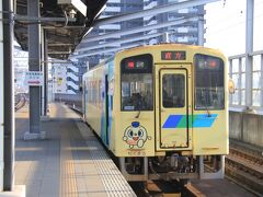 行橋駅到着。
JRの高架ホームの一角を使用。JRへの連絡通路はあるが、下車する場合は、運転手に料金を支払うか、切符を渡して下車する。JRとは別の通路を通る。