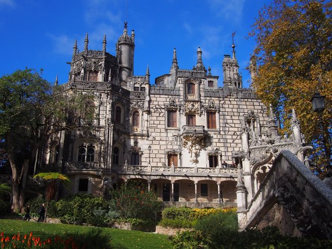 日本でも「RPGに出てきそうな雰囲気」と話題のレガレイラ宮殿。<br /><br />どの程度RPG的かちょっと見てみましょう。