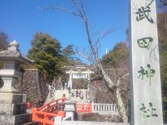 甲州夢小路の後は舞鶴城公園へ行く予定でしたが、周辺の駐車場がどこも満車だったため、先に《武田神社》を訪問。甲府駅北口から車で10分程度です。