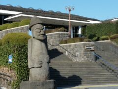 　済州島の守り神「トルハルバン」がお出迎え。