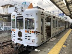初詣の後は和歌山駅へ。
JR和歌山駅の9番線から和歌山電鉄貴志川線が出ています。
ラッキーなことに「たま電車」が待っていてくれました。