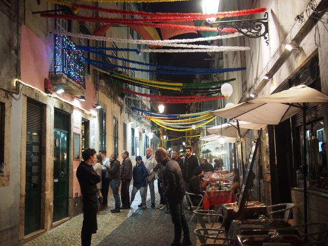 食事を終え、ファドを聴きにバイロアルト地区へ。<br />