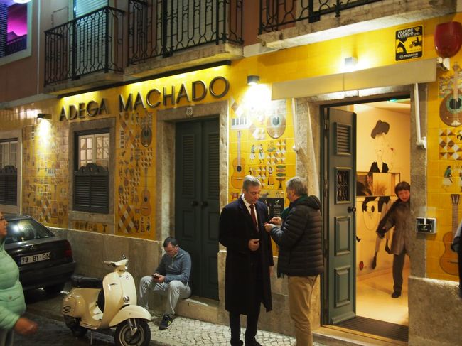 予約をしていなかったので、とりあえず行き当たりばったりでコチラのお店へ。<br />「予約していないけど入れます？」と聞くと、大丈夫との事。