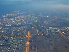 中央右にシャルジャ国際空港が見えます。
一応空港設備としては24時間運用の空港のはずなんですけど、滑走路の誘導灯とかは全部消灯されていますね。なんでだろ。