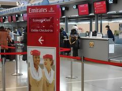 数年前から行きたいなと思っていたイラン。
「イランに行く」と言うと、みんな口をそろえて
「危ないんじゃない？」「大丈夫なの？」「何があるの？」。
世界遺産は中東諸国最多を誇り、数千年の歴史の中で築かれたペルシャ文化、
美しいイスラム建築のモスク等、イランは様々な魅力あふれる国です。

今回は、プライベートツアーを利用しての一人旅。
現地で日本語ガイドと合流し4都市を周遊、機中泊含め全8日間の旅程です。

仕事終わりで関空へ。
エミレーツ航空ドバイ経由で約15時間くらい。