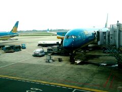 　朝8時過ぎに関空に到着。まだ早いのでスムーズにチェックインした。今回初めて荷物を機内持ち込みのみとした。帰りにハノイで異なる航空会社間で乗り継ぎをする為だ。これも初めて空港内で円から中国元に両替もやった。
 下記に関空からの飛行機の窓から 動画にまとめたのでご覧下さい。
https://youtu.be/ERf00DwSlGg